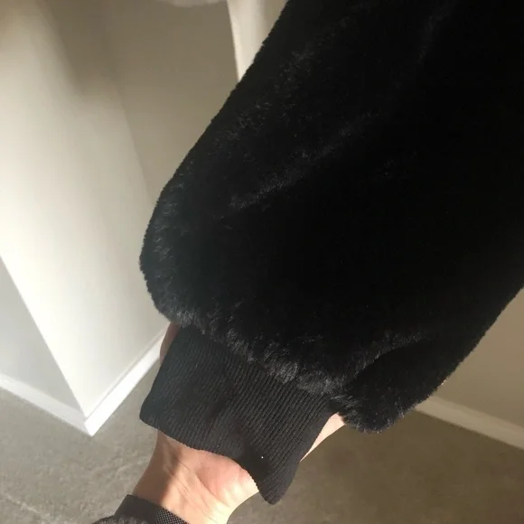 F21 Plush Black Zip Up | Size M - Picture 3 of 3